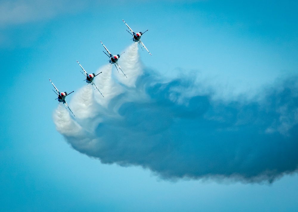 U.S. Air Force Thunderbirds perform at the Atlantic City Airshow