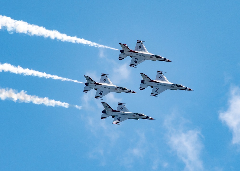 U.S. Air Force Thunderbirds perform at the Atlantic City Airshow