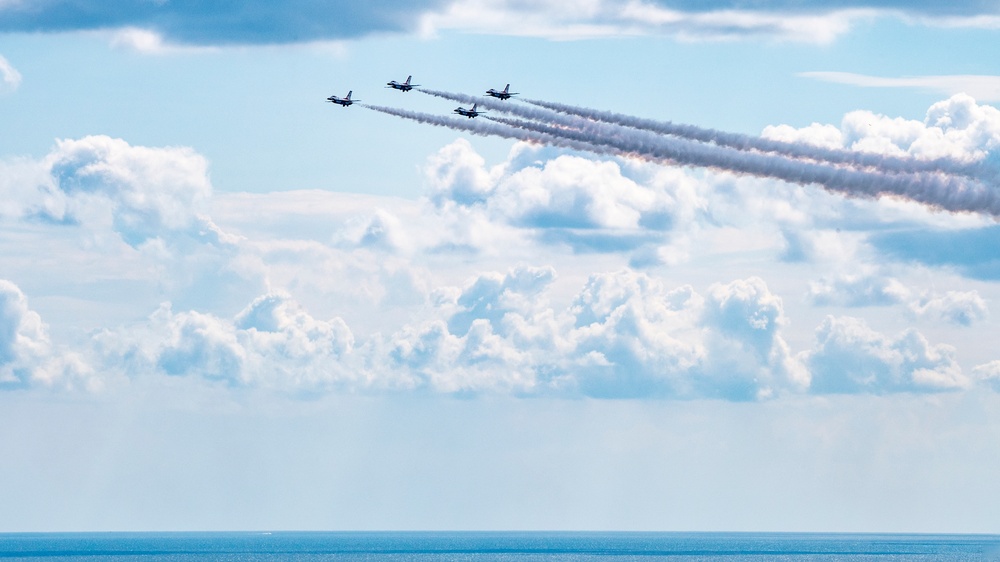 U.S. Air Force Thunderbirds perform at the Atlantic City Airshow