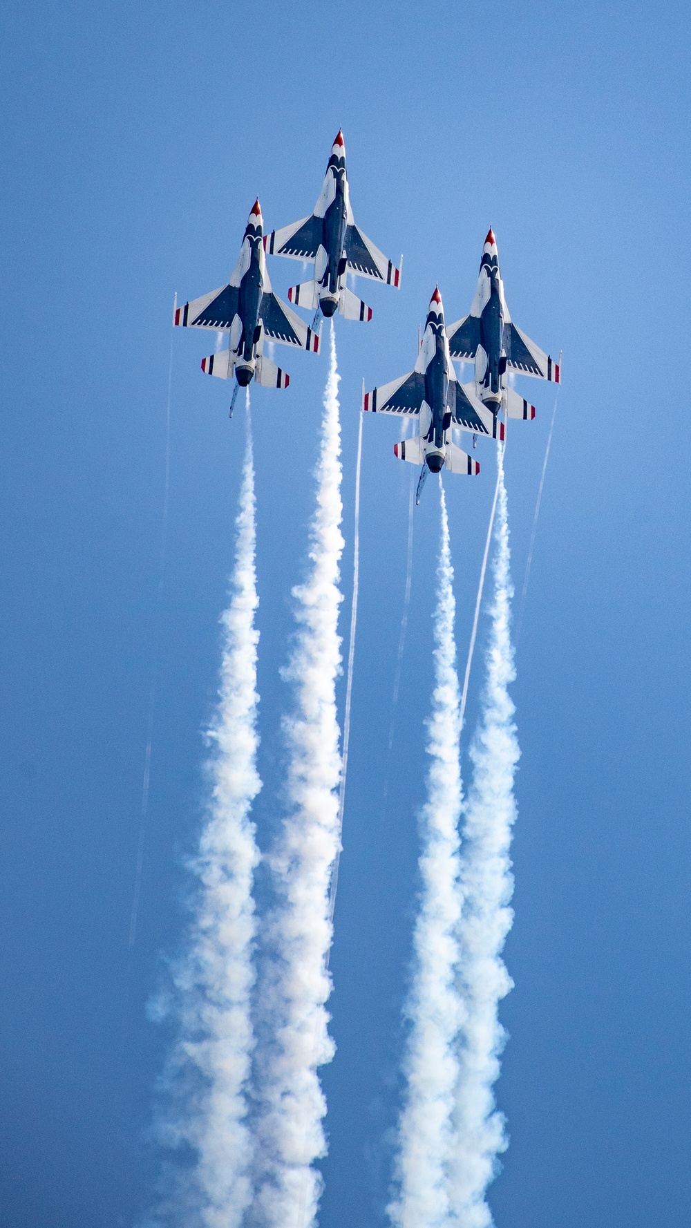 U.S. Air Force Thunderbirds perform at the Atlantic City Airshow