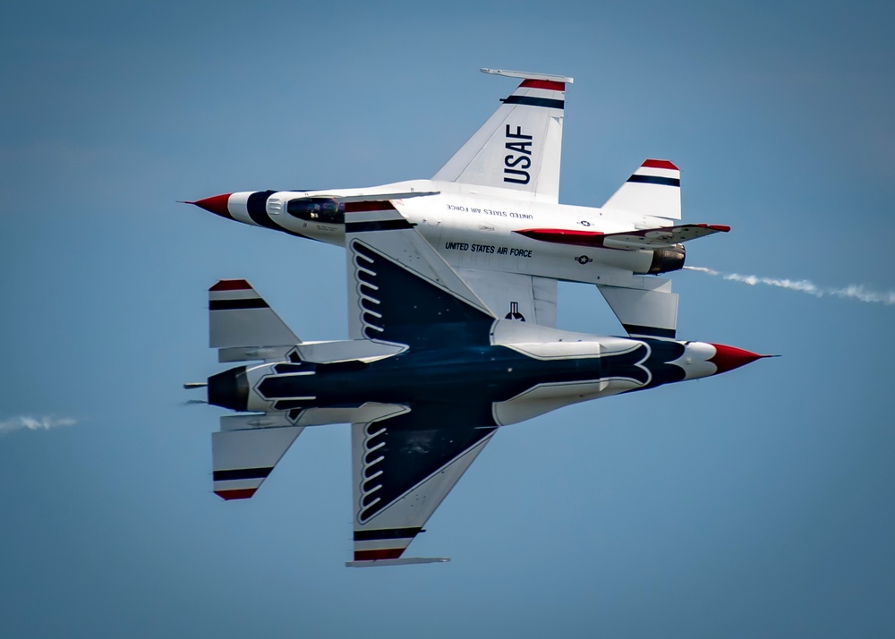 U.S. Air Force Thunderbirds perform at the Atlantic City Airshow