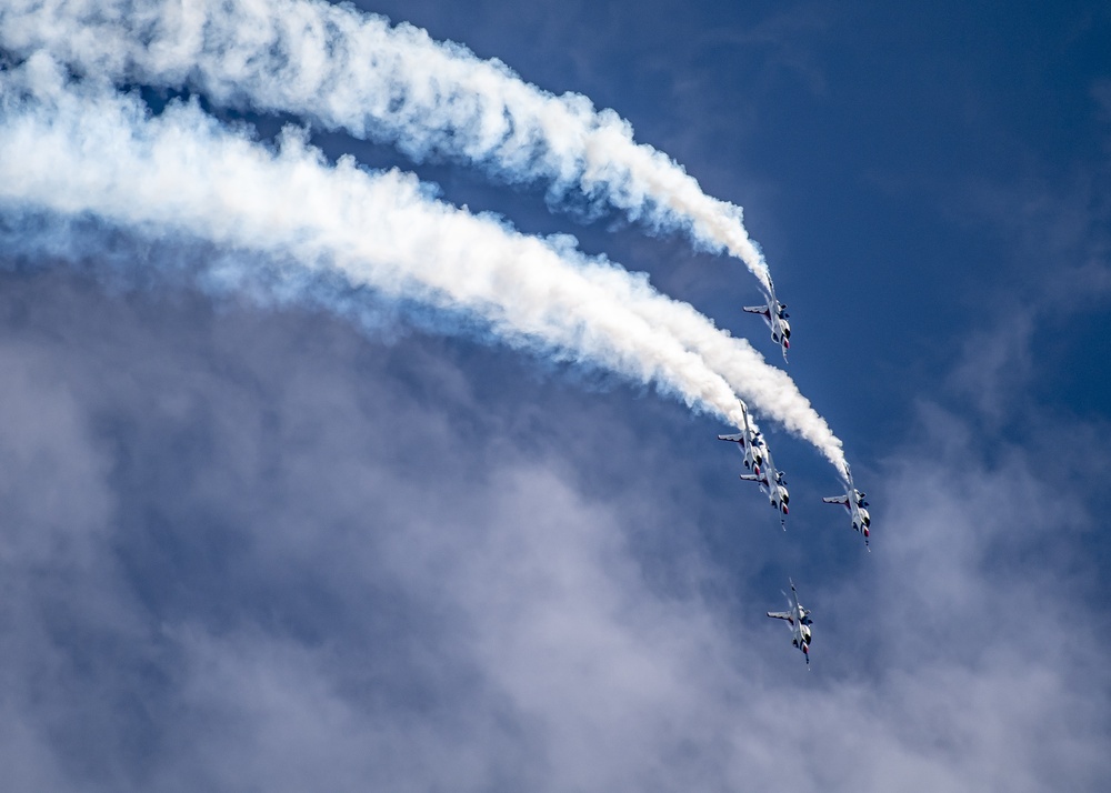 U.S. Air Force Thunderbirds perform at the Atlantic City Airshow