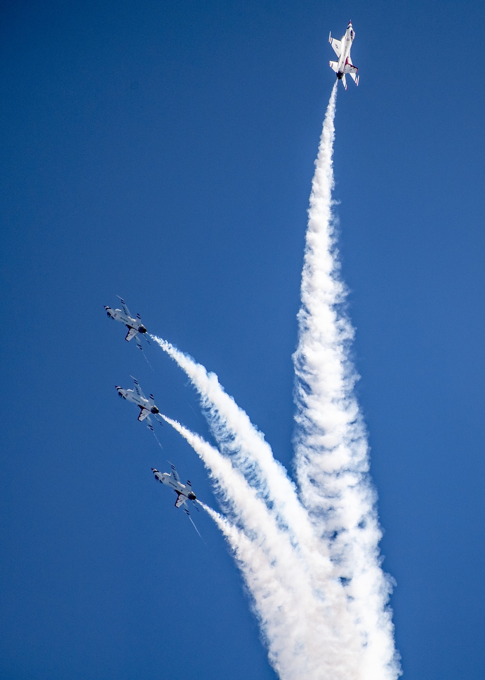 U.S. Air Force Thunderbirds perform at the Atlantic City Airshow