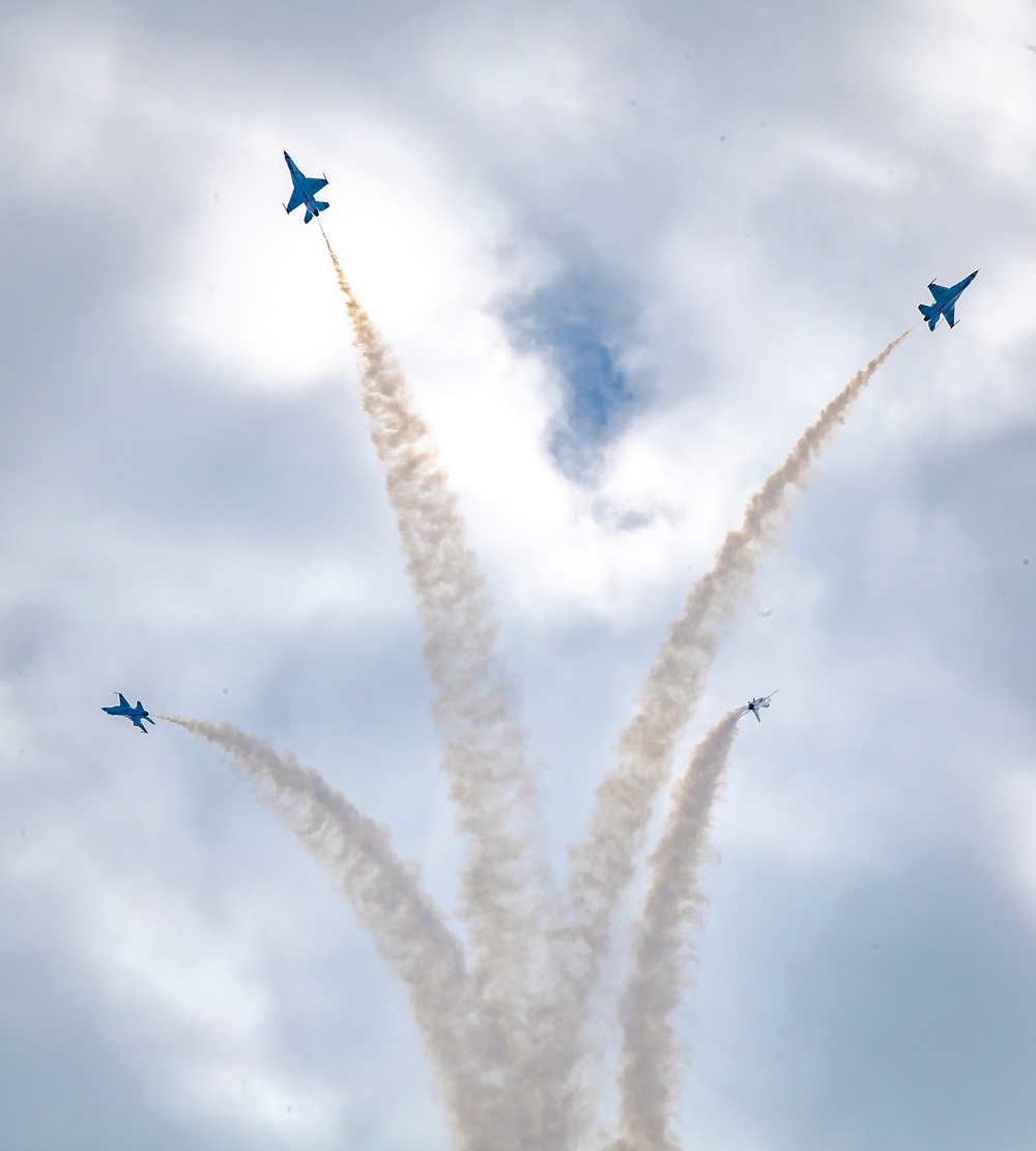 U.S. Air Force Thunderbirds perform at the Atlantic City Airshow