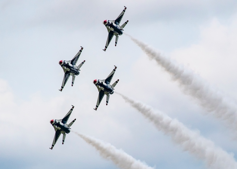 U.S. Air Force Thunderbirds perform at the Atlantic City Airshow