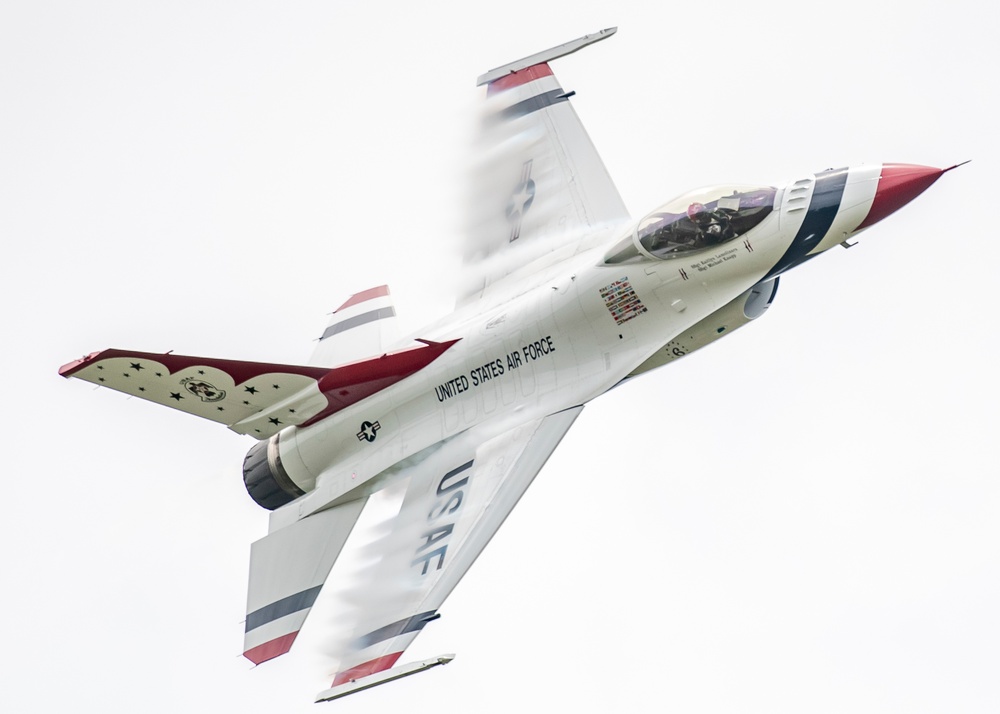 U.S. Air Force Thunderbirds perform at the Atlantic City Airshow