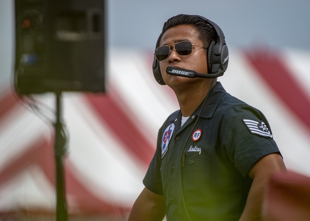 U.S. Air Force Thunderbirds perform at the Atlantic City Airshow