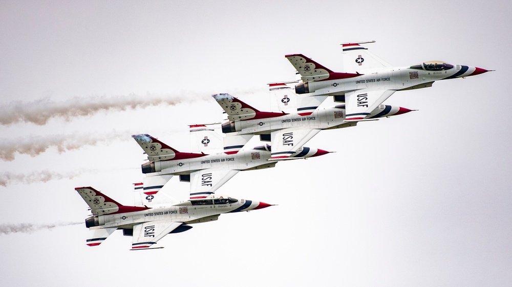 U.S. Air Force Thunderbirds perform at the Atlantic City Airshow