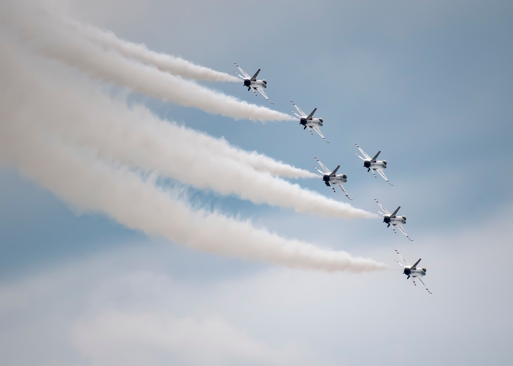 U.S. Air Force Thunderbirds perform at the Atlantic City Airshow
