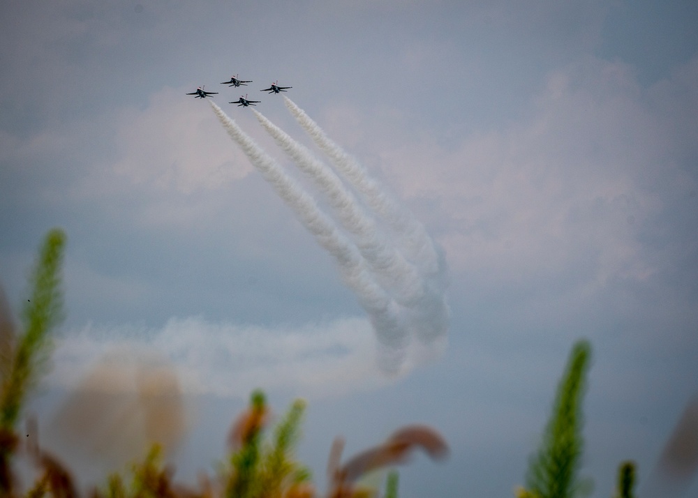 U.S. Air Force Thunderbirds perform at the Atlantic City Airshow