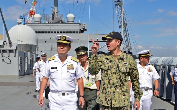 Japan Self-Defense Force, Joint Staff College, Commandant Vice Adm. Katsuto Deguchi, USS Blue Ridge, LCC19
