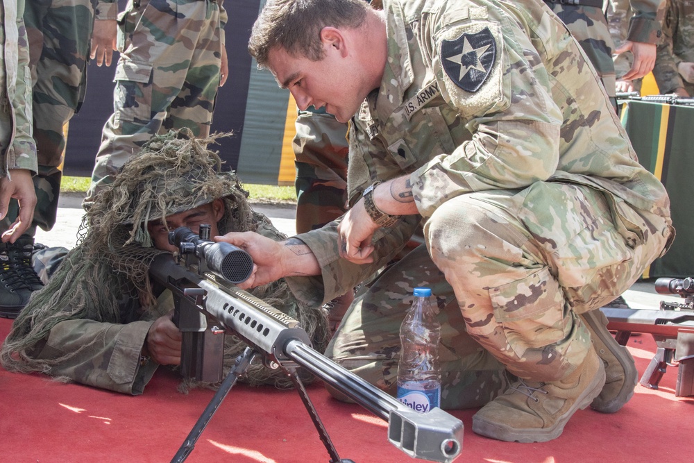 U.S. &amp; Indian Soldiers Share Weapons Knowledge