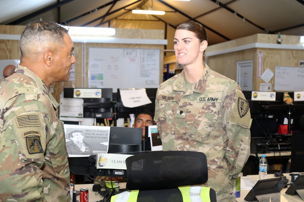 Lt. Gen Garrett visits Erbil team