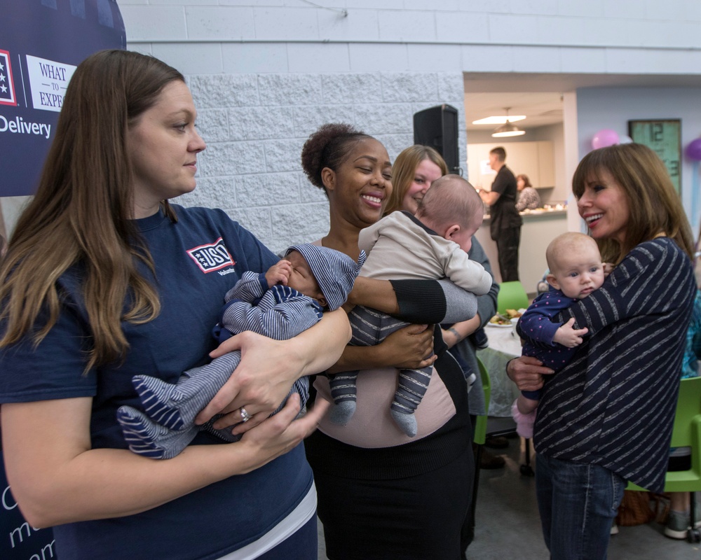 USO Special Delivery with Heidi Murkoff