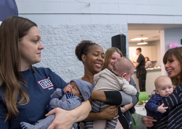 USO Special Delivery with Heidi Murkoff