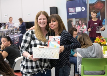 USO Special Delivery with Heidi Murkoff
