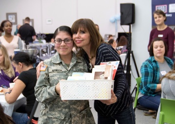 USO Special Delivery with Heidi Murkoff