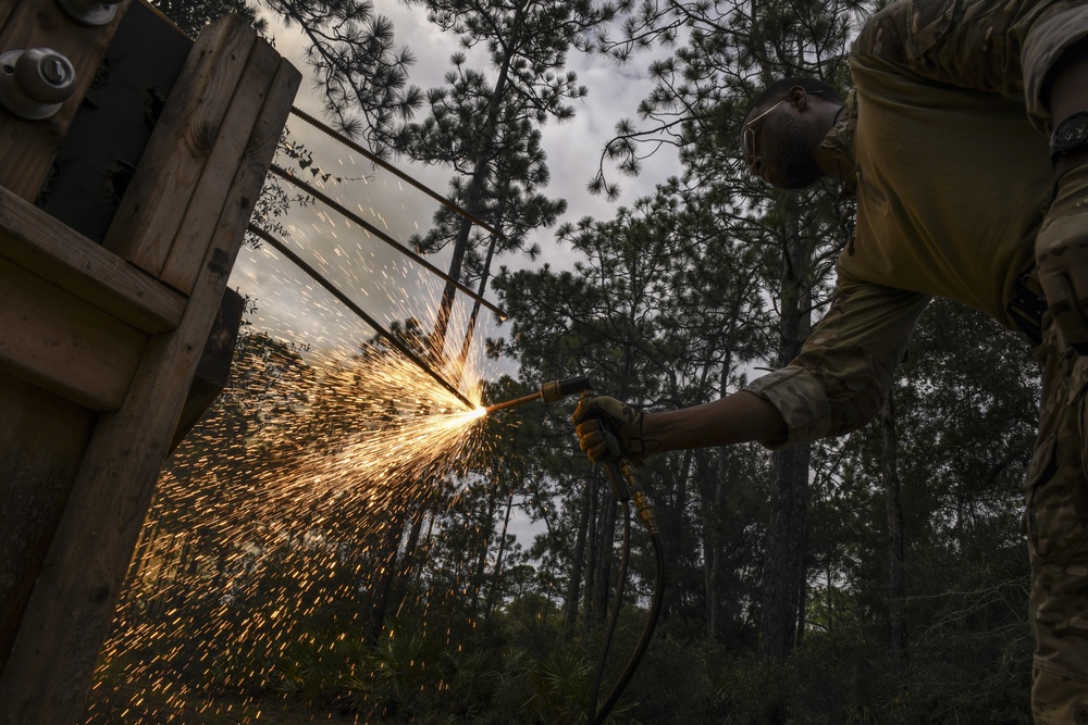 Security Forces Airmen conduct breaching and clearing training