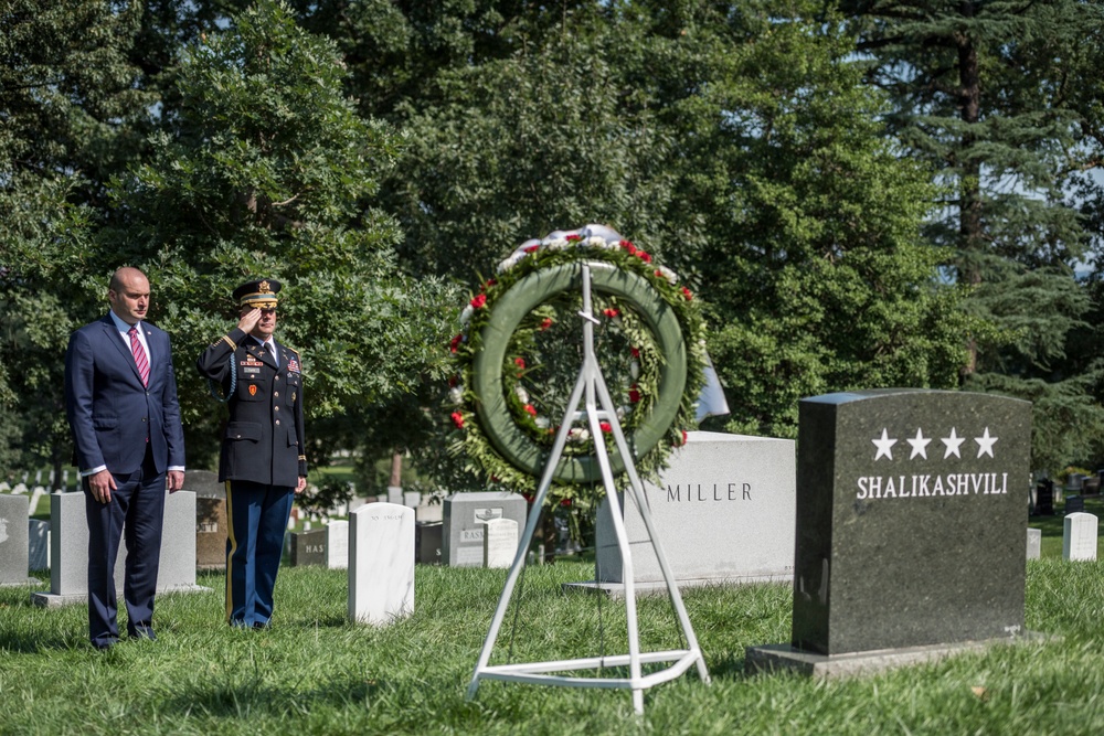 Prime Minister of Georgia Mamuka Bakhtadze lays a wreath at the gravesite of U.S. Army Gen. John M. Shalikashvili in Section 30