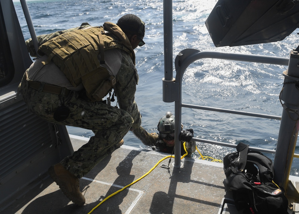 82nd ERQS, CRS 8, Navy EOD tackle full mission profile