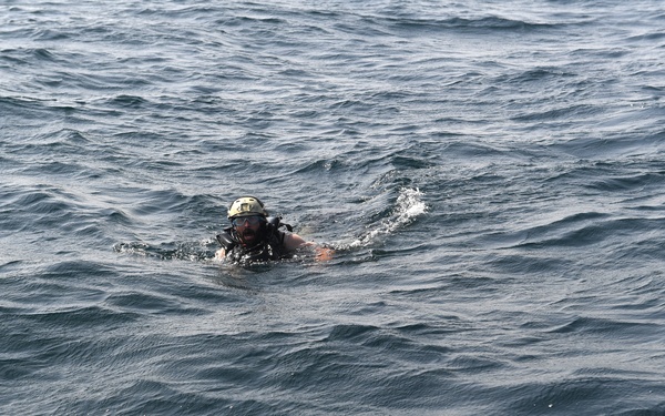 82nd ERQS, CRS 8, Navy EOD tackle full mission profile