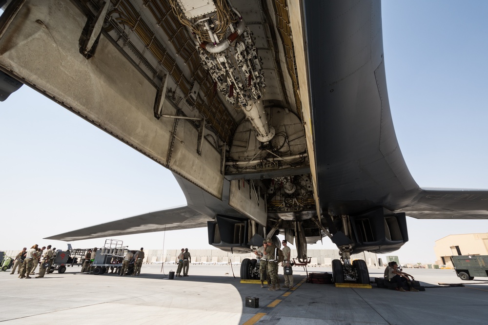 B-1B weapons loaders conduct combat-capability training
