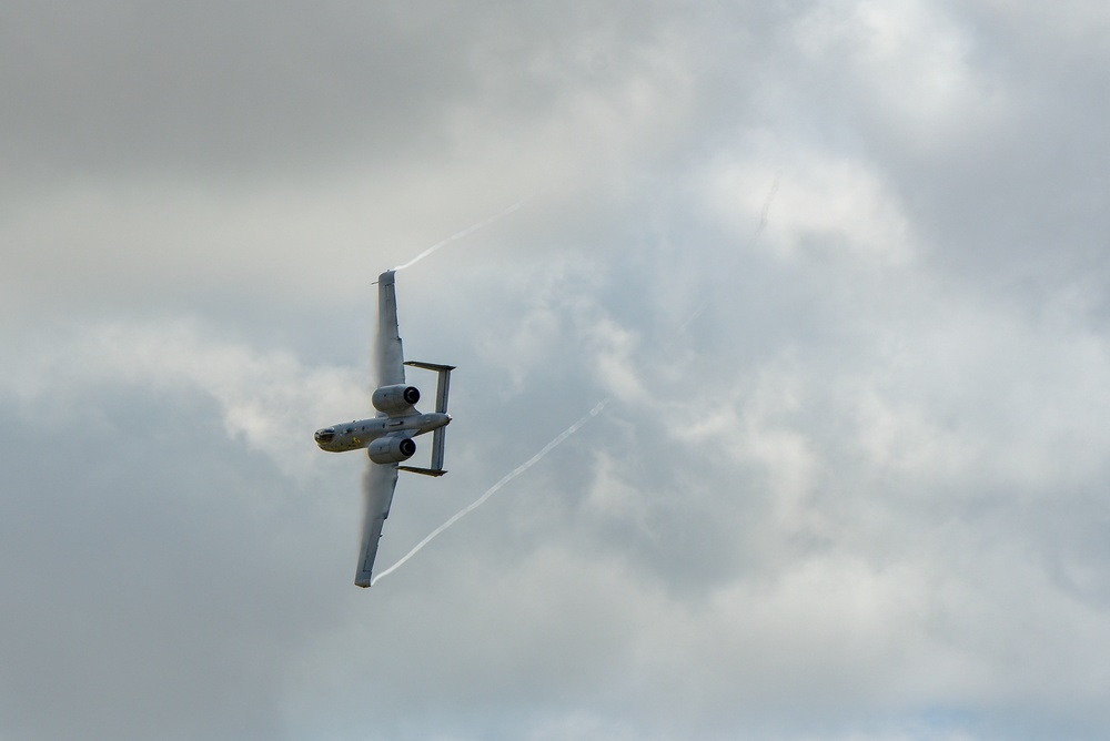 A-10 Demo Team performs during AIRSHO 2018