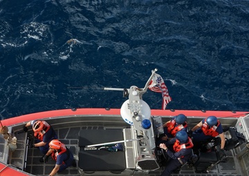 Coast Guard Cutter Hamilton oversees Surface Action Group North Carolina during Hurricane Florence response