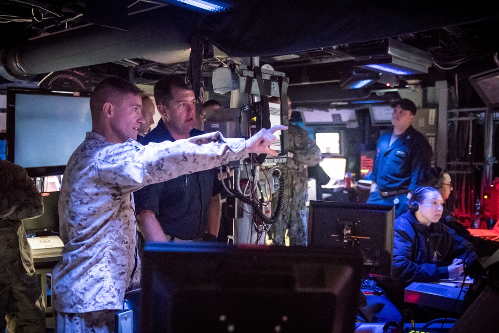 Marine General visits USS Jason Dunham (DDG 109)