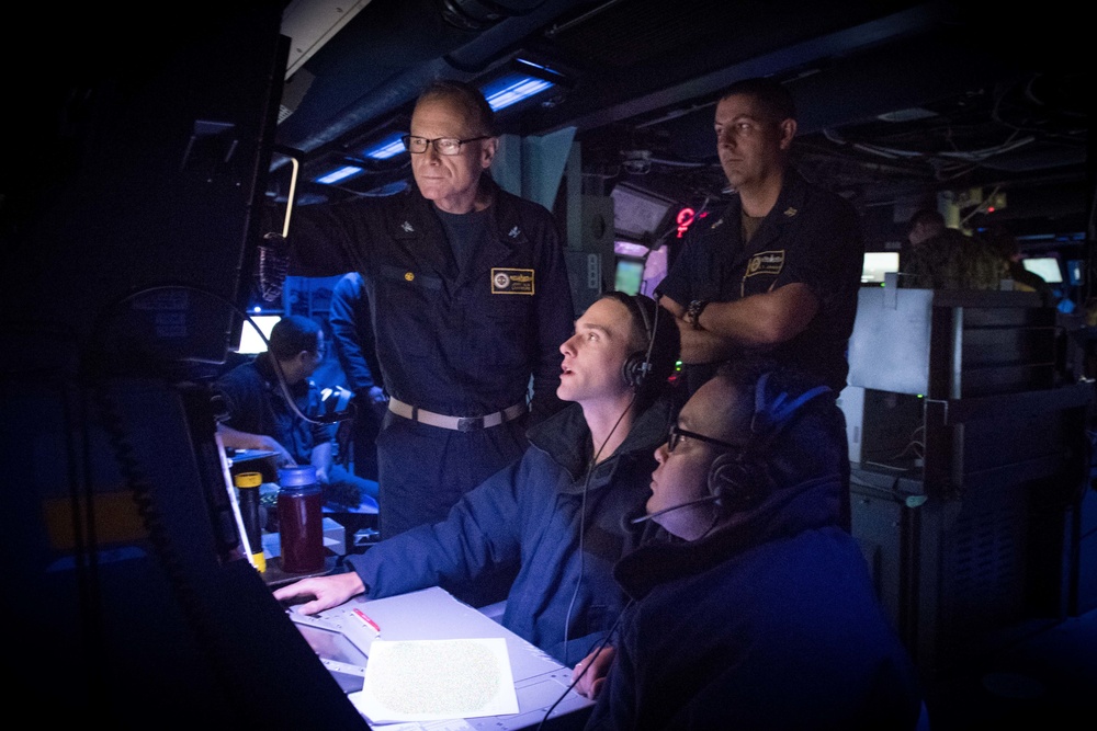 Marine General visits USS Jason Dunham (DDG 109)