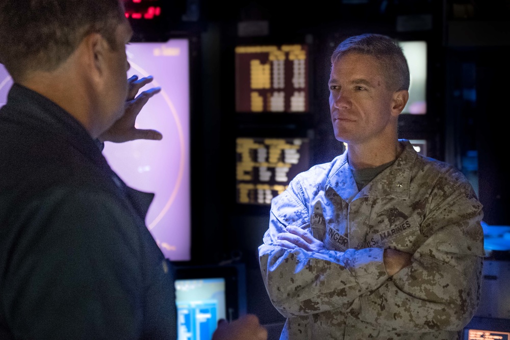 Marine General visits USS Jason Dunham (DDG 109)