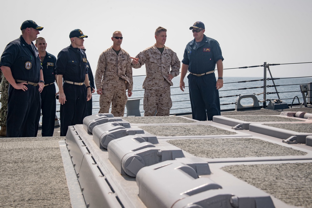 Marine General visits USS Jason Dunham (DDG 109)