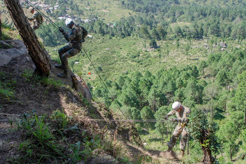 Bayonet Soldiers hone mountaineering skills in India