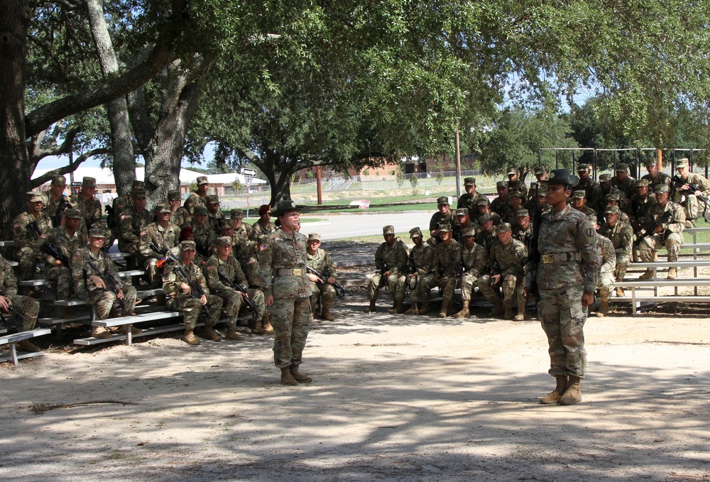 TRADOC  Commader visits USADSA