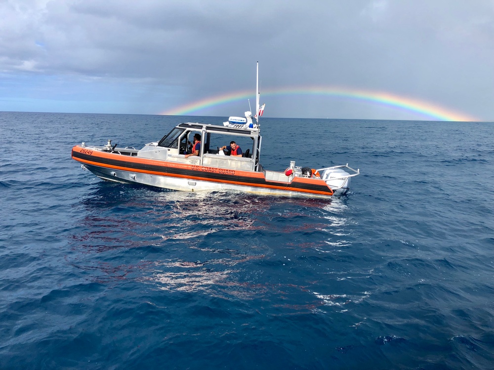 Coast Guard Station Honolulu conducts training offshore