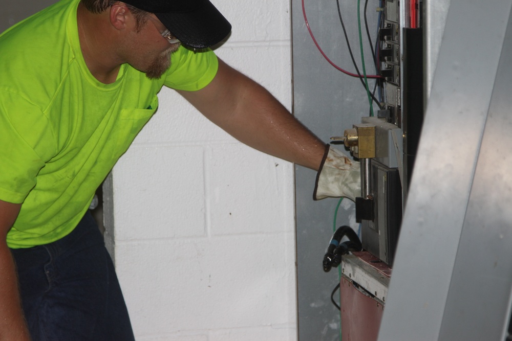 Corps contractors install temporary power to Hoke County, NC water treatment facility.