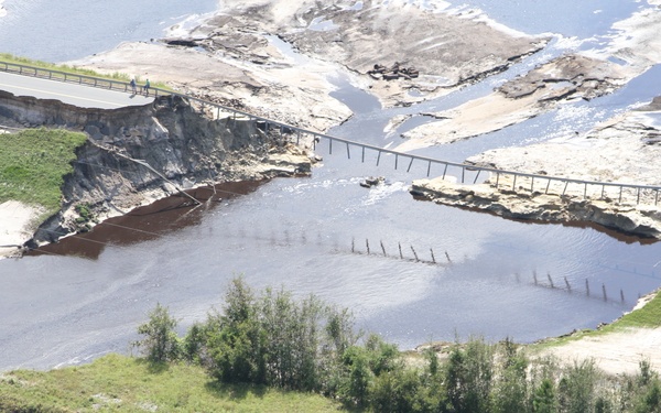 USACE Commanding General and CSM visit NC deployed teammates and survey damage after Florence