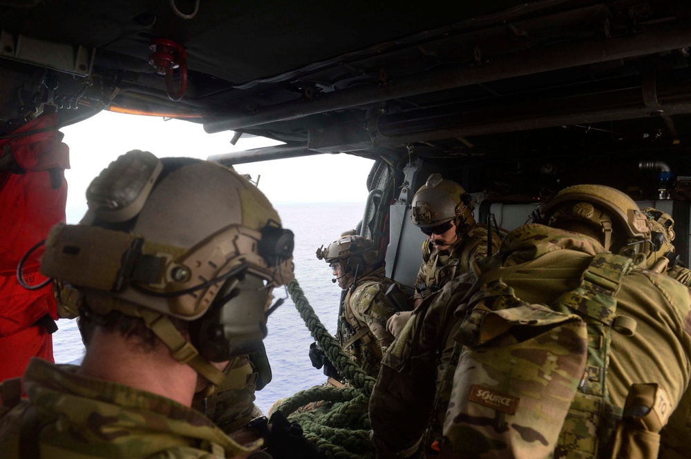 EODMU5 and HSC 25 Conduct VBSS Training