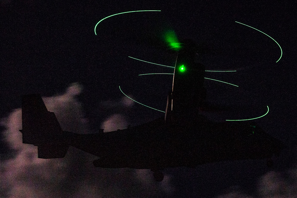VMM-262 (Rein.) Marines refine night takeoff, landing capabilities
