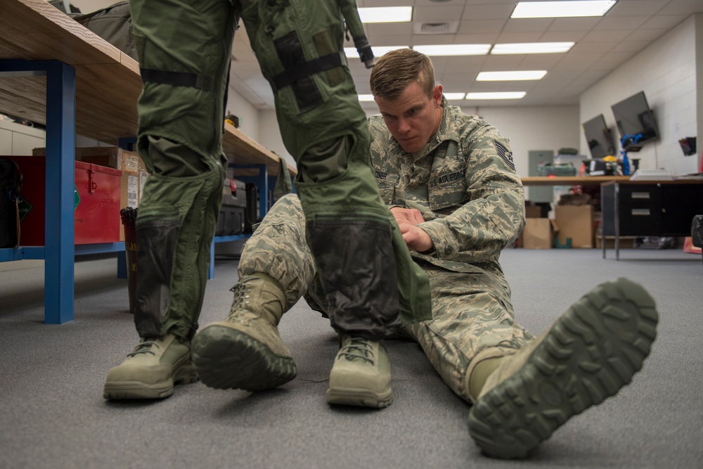 Sculptor partners with IDANG for historical art creation