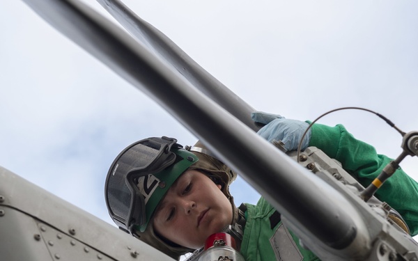 USS Bonhomme Richard (LHD 6) HSC 23 Counterparts perform maintenance on MH-60S