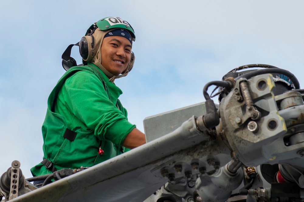 USS Bonhomme Richard (LHD 6) HSC 23 Counterparts perform maintenance on MH-60S