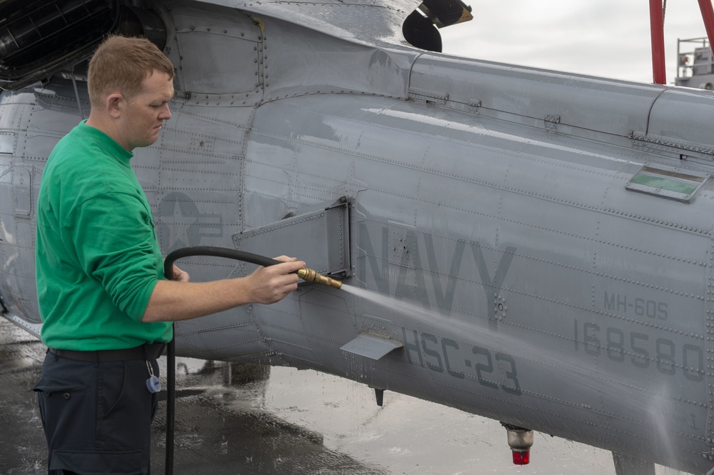 USS Bonhomme Richard (LHD 6) HSC 23 Counterparts perform maintenance on MH-60S