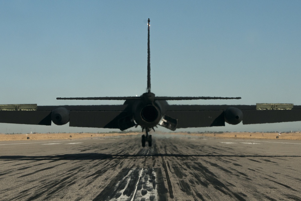 U-2 touchdown in Recce Town
