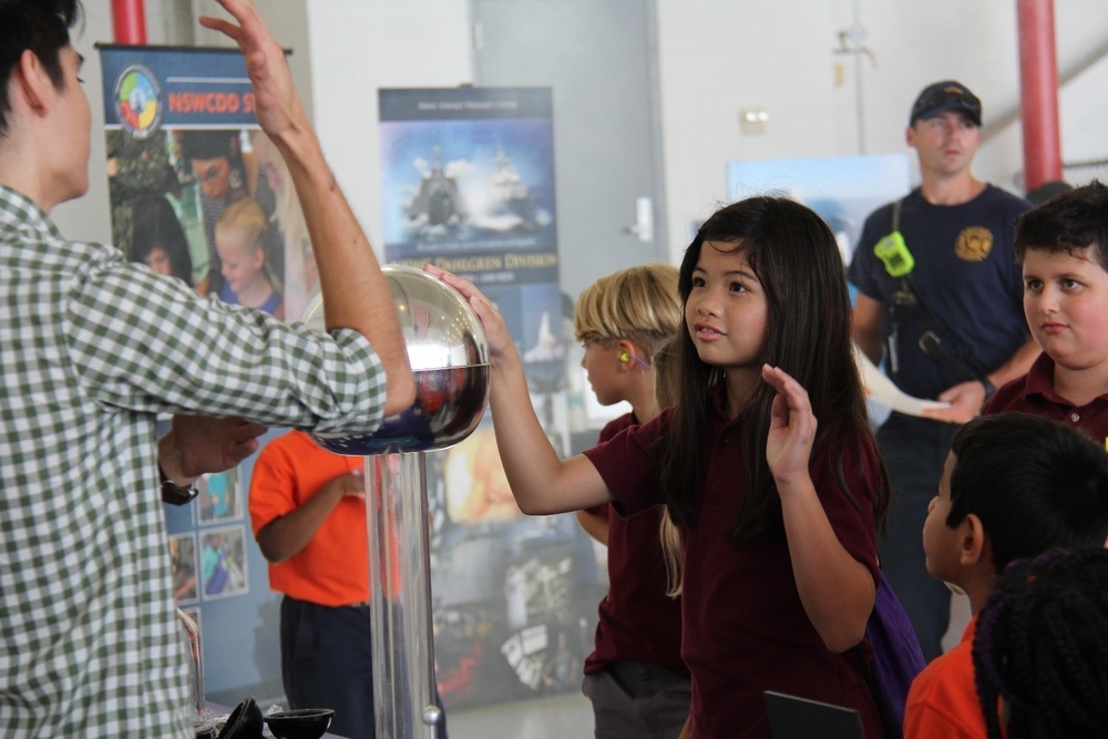 Navy Scientists and Engineers Inspire Fifth Graders at 2018 NAS Oceana Air Show