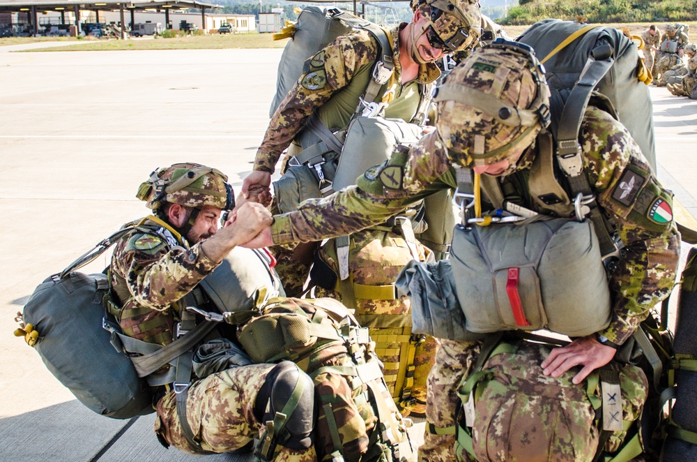 173rd Airborne Brigade jump during Saber Junction 2018