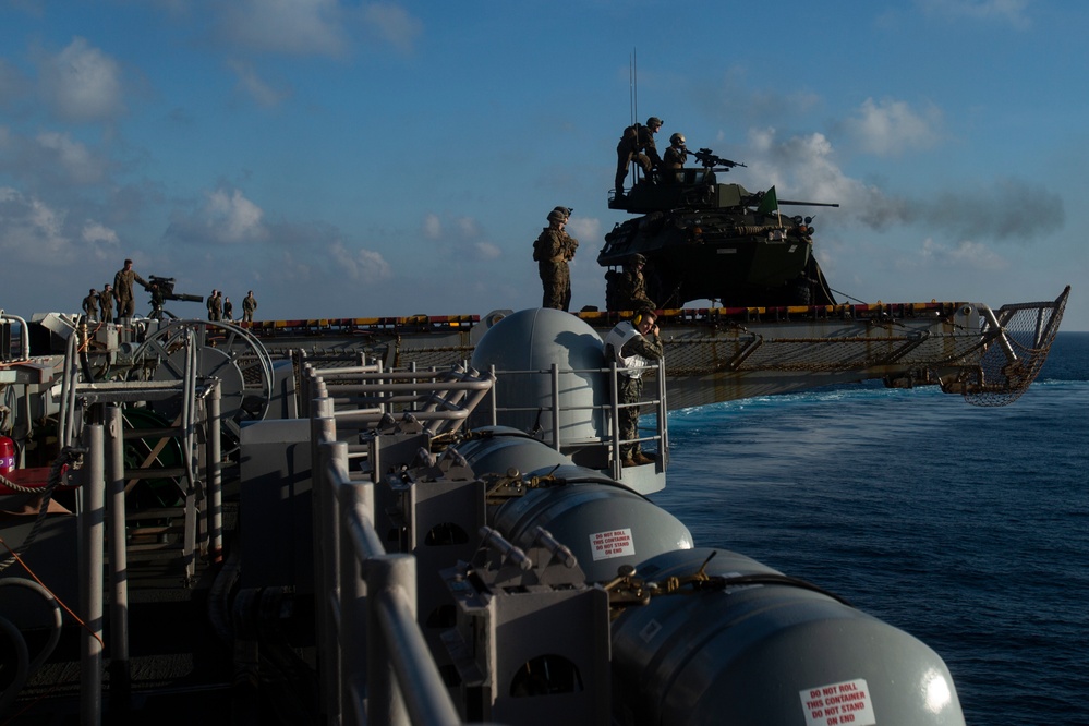 LAR Marines train for shipboard security aboard the USS Wasp