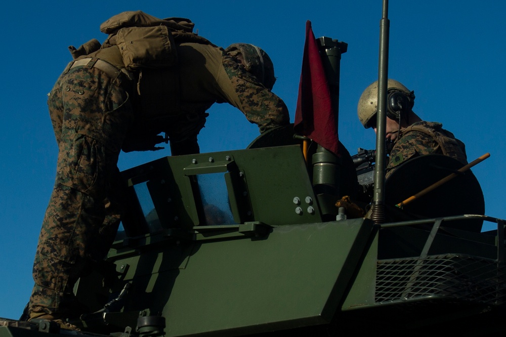 LAR Marines train for shipboard security aboard the USS Wasp