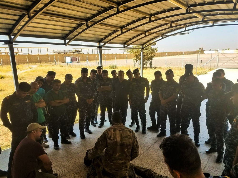 Steel First Responder Teaches Iraqis Medical Response
