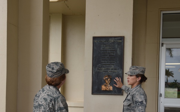 Air Force Surgeon General visits 15 MDG